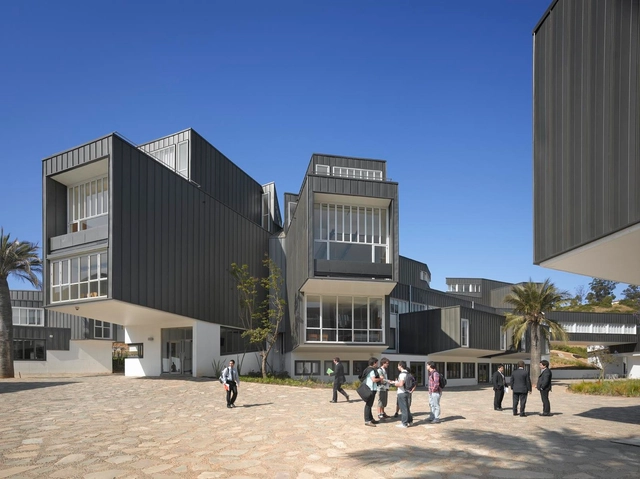 Arquitectura del Campus Universidad Adolfo Ibañez / José Cruz Ovalle y Asociados - Universidad, Fachada