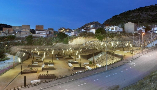 Parque Las Cañadas / Rafael Landete, Angel González, M. Isabel Pérez, Emilio Cortés - Iluminacion, Urbano