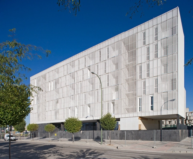 102 Viviendas en Carabanchel / dosmasunoarquitectos - Apartamentos, Fachada