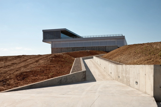 Pabellón Deportes Linares / Canvas Arquitectos - Recreación Y Entrenamiento, Fachada, Escaleras