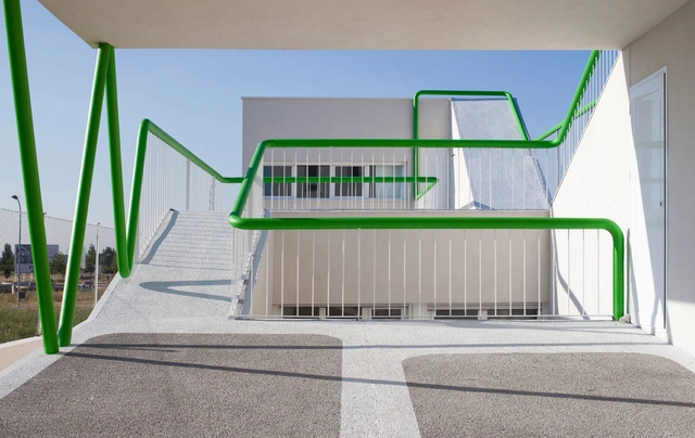 Casa Syntes en Pinto / dosmasunoarquitectos - Casas, Escaleras, Fachada, Barandas, Balcón