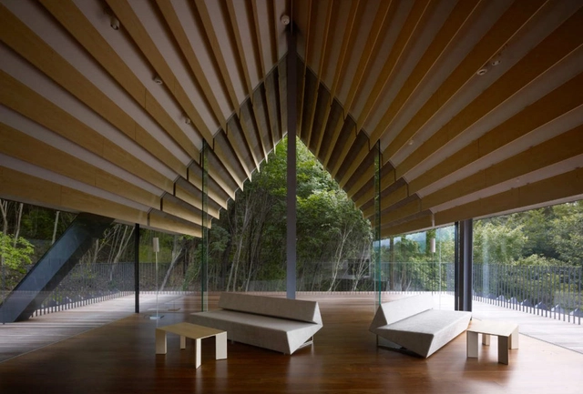 Centro Momofuku Ando / Kengo Kuma & Associates - Centro Para La Juventud, Jardín, Fachada, Arco