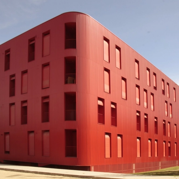 Edificio Flex Rojo / Cerejeira Fontes Arquitectos - Apartamentos, Fachada