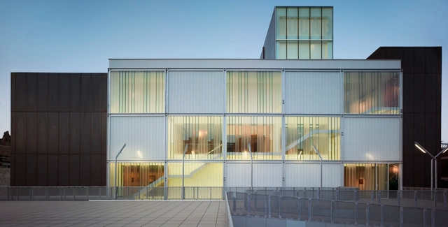 MUCAB / Martín Lejarraga Oficina de Arquitectura - Centro Para La Juventud, Fachada