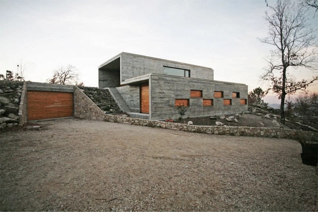 Casa Ladeira en Serra de Freita / Oficina d’Arquitectura - Casas, Fachada