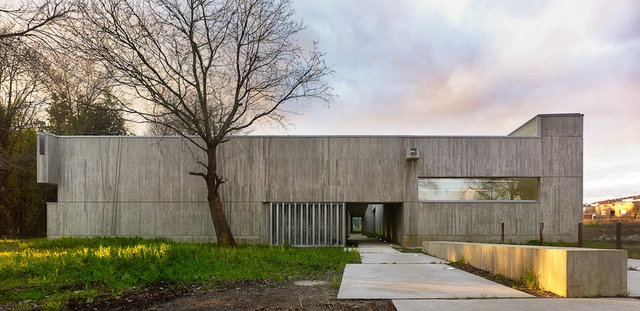 Centro de Salud / abalo alonso arquitectos - Centro De Salud, Jardín, Fachada