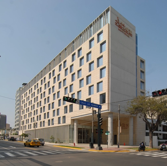 Atton San Isidro / Alemparte Morelli y Asociados Arquitectos + Borasino Arquitectos - Hoteles, Fachada