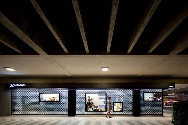 Colorfoto Megastore / João Tiago Aguiar, Arquitectos - Tienda