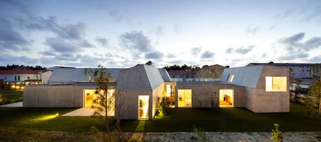 Casa en Ovar / Paula Santos - Casas, Fachada, Puerta