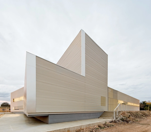Centro de atención primaria / Josep Camps & Olga Felip - Centro De Salud, Fachada