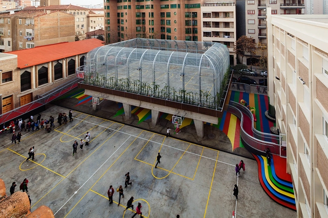 Patio Colegio LaSalle / Guzmán de Yarza Blache - Escuelas, Fachada, Urbano