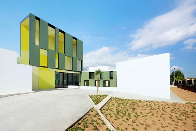 Centro Educativo en Consell / RIPOLLTIZON - Arquitectura Educacional, Fachada