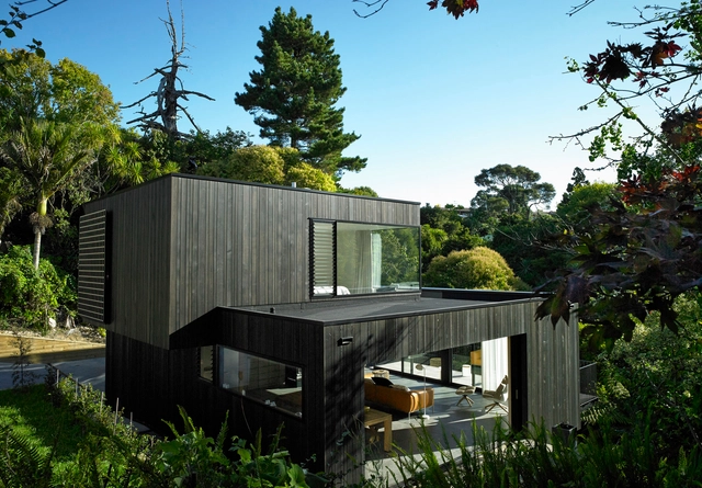 Waiatarua House / Hamish Monk Architecture - Casas