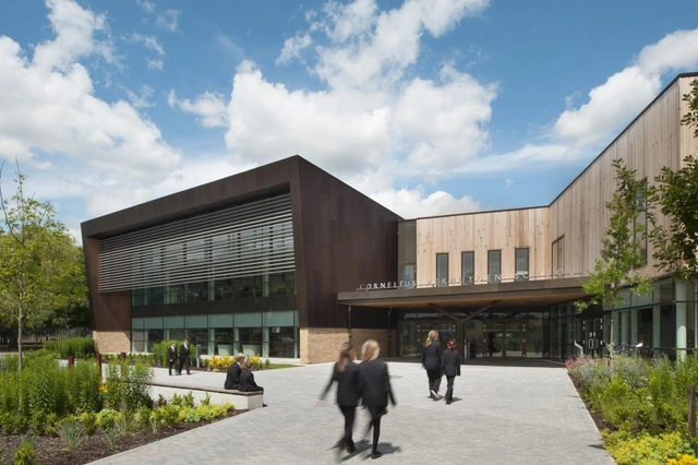 Escola Cornelius Vermuyden / Nicholas Hare Architects - Escolas