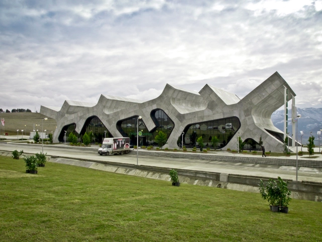 Paradas de Descanso en Carreteras Georgia / J. MAYER H. Architects - Area De Descanso, Jardín, Fachada