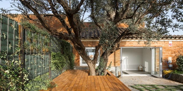 Reforma interior de um ático e um sobreático / Cavaa Arquitectes - Habitação Coletiva