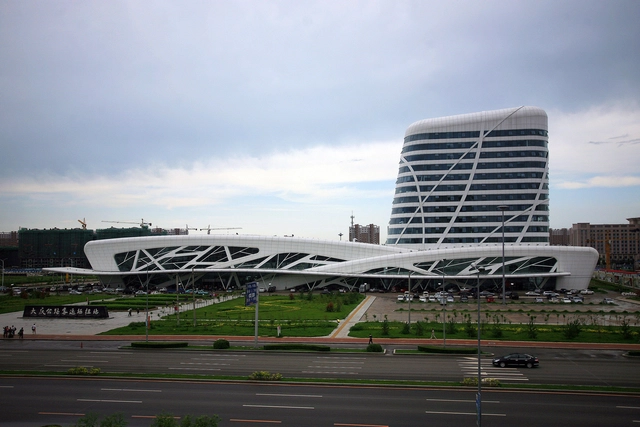 Autopista Central de Transporte de Pasajeros en Daqing / Had Architects - Estación Intermodal