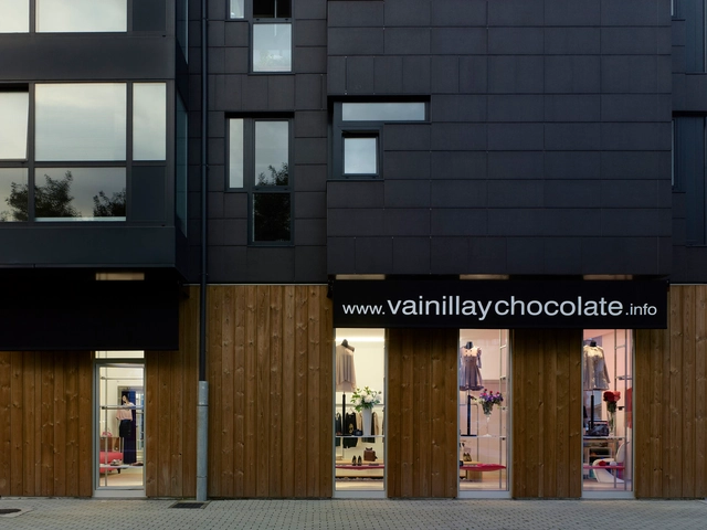 Acondicionamiento Vainilla & Chocolate / SALGADO E LIÑARES S.L.P. - Centros Comerciales, Fachada, Puerta