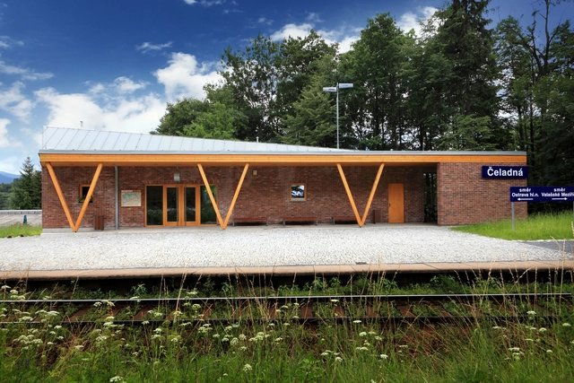 切拉德纳火车站/ Projektstudio - 火车站