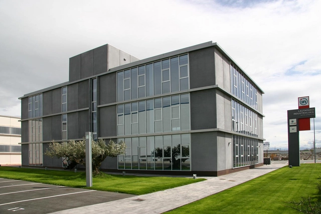 Edificio de oficinas Lautadako / Patxi Cortazar - Edificio De Oficinas, Fachada