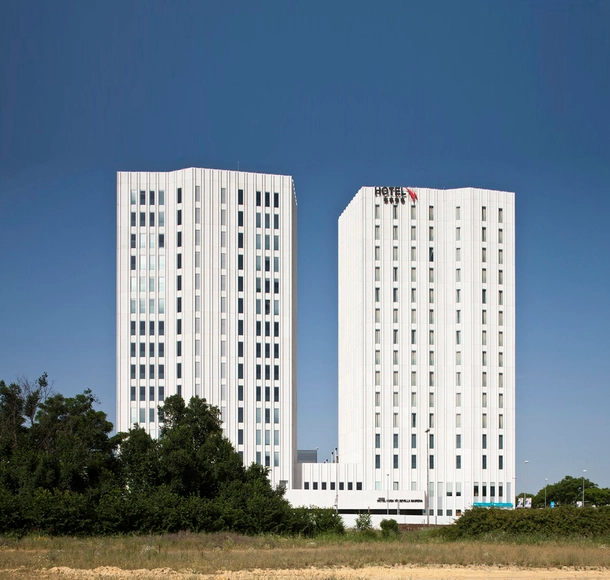 INTERCAMBIADOR DE TRANSPORTES / EDDEA - Hoteles