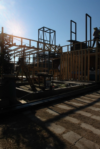 En construcción: Casa Lucarnas / BLANCA  - Ampliación, Fijación Vigas, Fachada