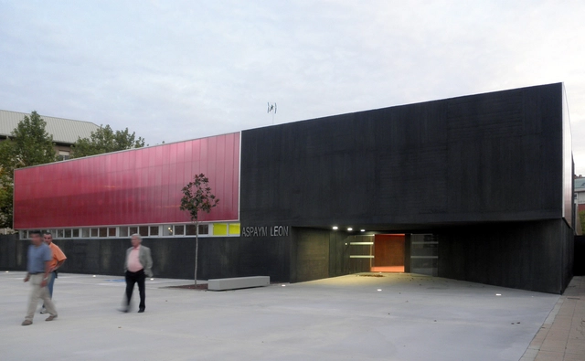 Centro para personas con discapacidad ASPAYM / Amas4arquitectura - Centro De Salud, Fachada