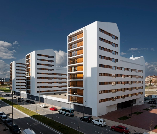 Novo conjunto habitacional de interesse social em Vitoria-Gasteiz / ACXT Arquitectos - Habitação Coletiva