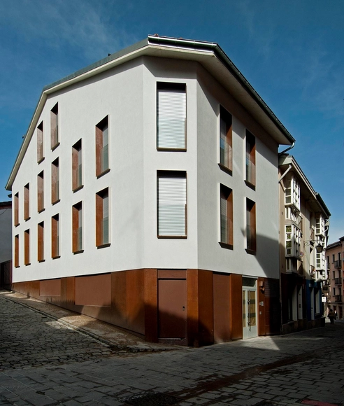4 Dwellings in Cantón de Santa María  / Patxi Cortazar - Restoration