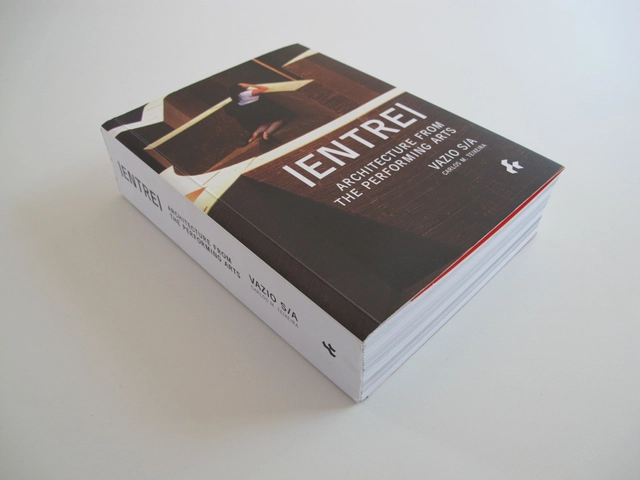 Publicação: "Entre: Architecture from the Performing Arts", Vazio S/A, Carlos M Teixeira - Imagem de Destaque