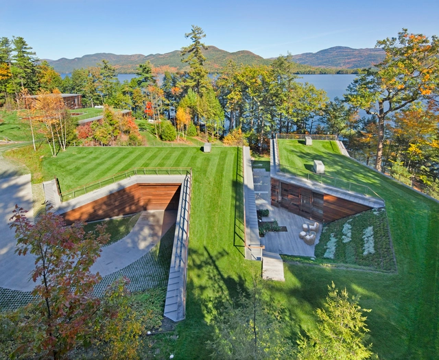 Refúgio Lakeside / GLUCK+ - Casas