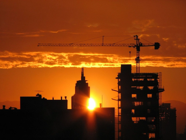Nueva normativa para el ahorro energético de edificios y grandes empresas en España - Imagen Principal