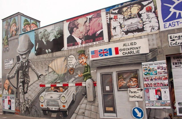 “East Side Gallery”: A seção do muro de Berlim que os cidadãos não querem derrubar - Imagem de Destaque