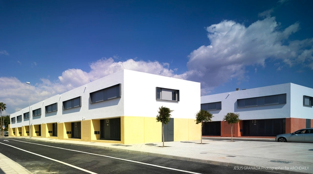 Casas Puche / Juan Alberto Morillas Martín + José María García Ramírez + Francisco Salvador Granados - Vivienda Colectiva