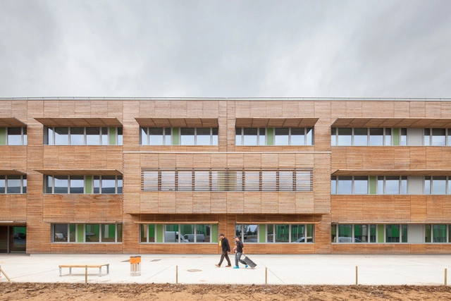 BA 105 / Lacoudre Architecte - Outros Edifícios Governamentais