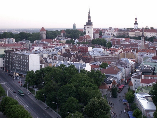 Tallinn é a primeira capital europeia a ter transporte público gratuito - Imagem de Destaque