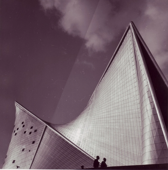 Clásicos de Arquitectura: Pabellón Philips Expo 58 / Le Corbusier & Iannis Xenakis - Pabellón