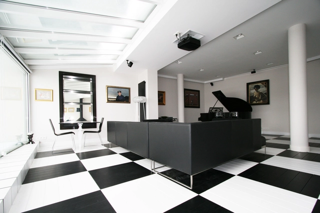 Black and White Office / TOYA Design - Offices Interiors, Chair