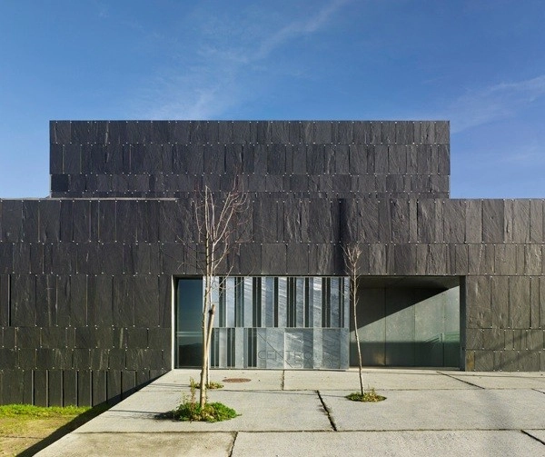 Centro De Salud Monterroso / Abalo Alonso Arquitectos - Edificios De Salud, Fachada
