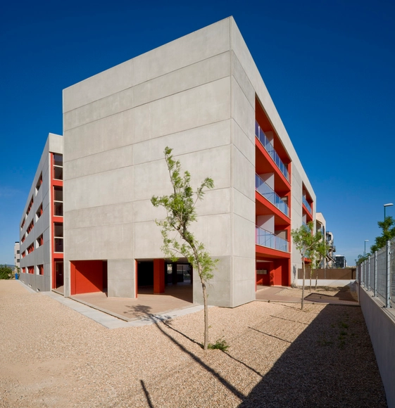 34 Vpp Son Serra Parera / Alfonso Reina + Antonio Martín + Joaquín Moyá - Apartamentos, Fachada