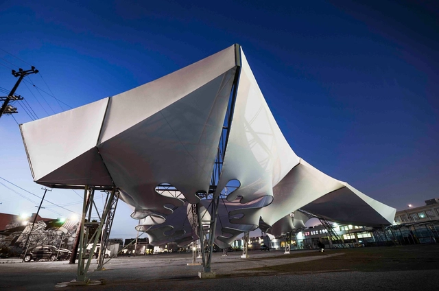 'Stormcloud' Installation / Oyler Wu Collaborative - Installation, Facade