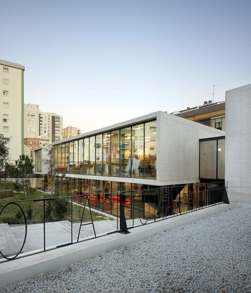Biblioteca Municipal “Manuel Altolaguirre” / CDG Arquitectos - Bibliotecas, Fachada, Cierros, Barandas