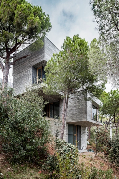 Mediterrrani 32 / Isern Associats - Houses, Garden, Facade