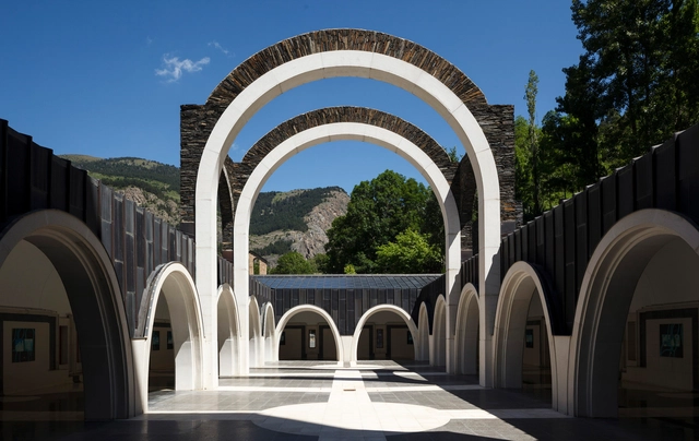 Clásicos de Arquitectura: Santuario de Meritxell / Ricardo Bofill - Restauraciones
