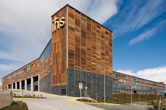 Colegio San Francisco Javier / Martin Hurtado Covarrubias + Sergio Quintana Felice Arquitectos Asociados - Escuelas, Fachada