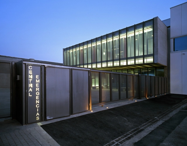 Emergency Station in Alboraya / OMBRA Arquitectos - Police Station, Facade