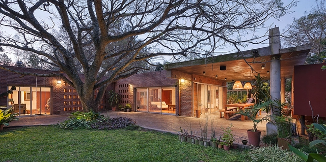 Duendes House  / Estudio Puyol / Meinardy - Houses