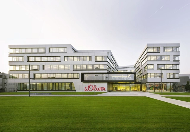 Oficinas s.Oliver / KSP Jürgen Engel Architekten - Edificio De Oficinas