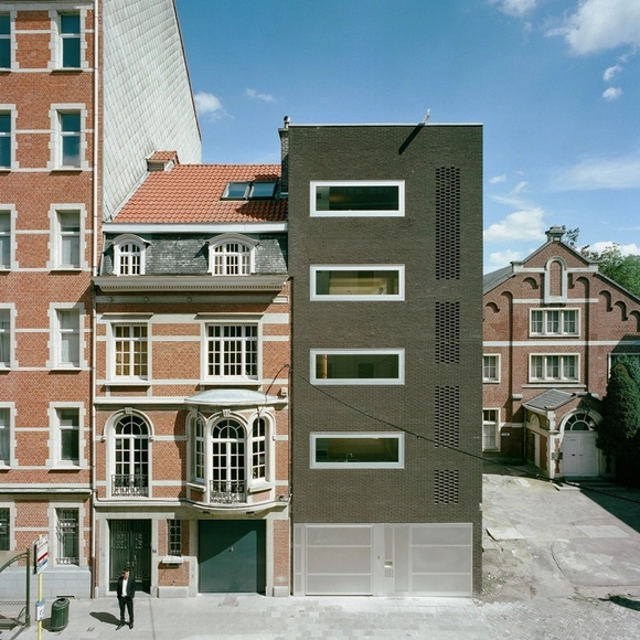 Jaax / Atelier Pierre Hebbelinck - Apartments, Door, Facade, Stairs