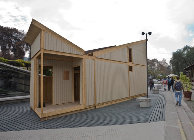 Vivienda de Emergencia Definitiva (VED) / John Saffery Gubbins - Fachada, Puerta